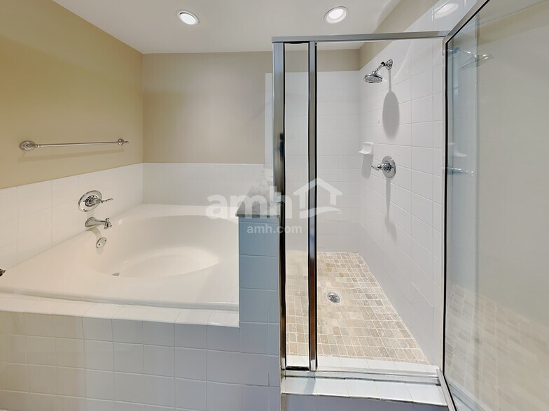 Building Photo - 10512 Boyette Creek Blvd