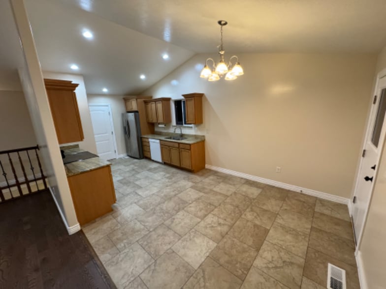 Building Photo - 656 S 1050 W