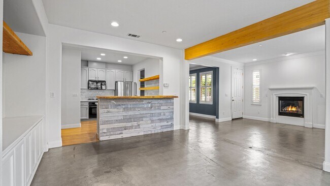 Building Photo - MODERN AND CONVENIENT 3 BR/2.5 BA LIVING I...