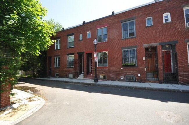 Building Photo - 20 Sussex St