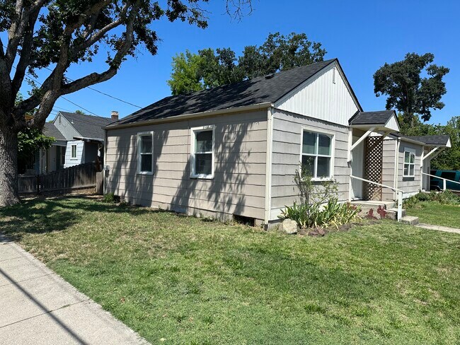 Building Photo - 230 Laurel St