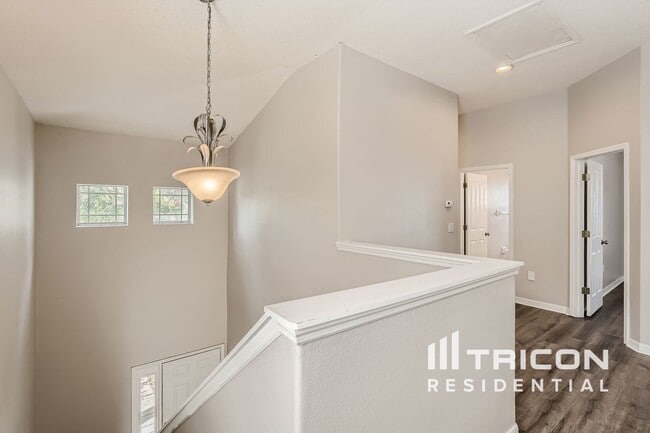 Building Photo - 8332 Crescent Moon Dr