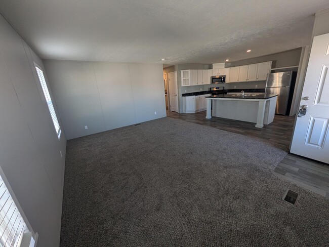 Building Photo - 472 Montana