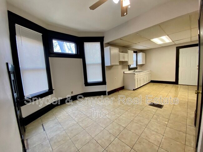 Building Photo - 390 Doyle St