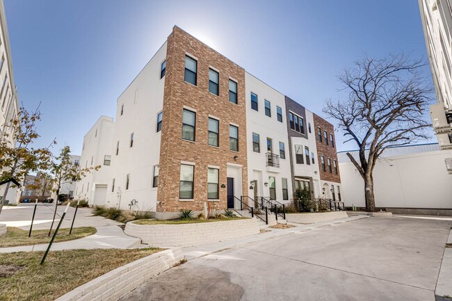 Primary Photo - 144 N Cherry St