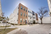 Building Photo - 144 N Cherry St