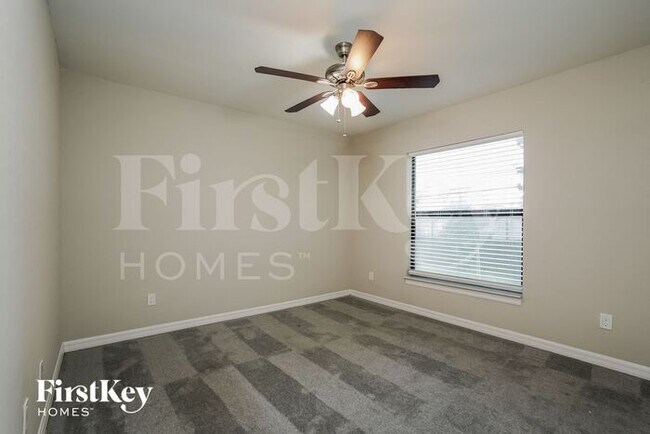Building Photo - 18536 Spruce Dr W