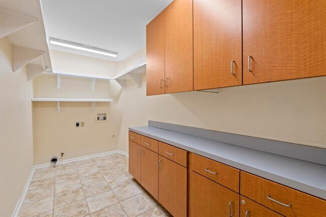 Building Photo - 10305 Caracara Dr