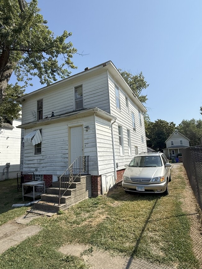 Building Photo - 1235 N Union St