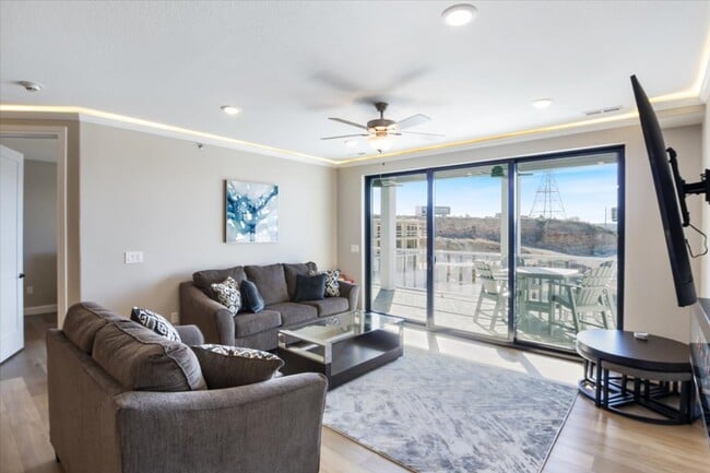 Building Photo - 4877 Osage Beach Pkwy