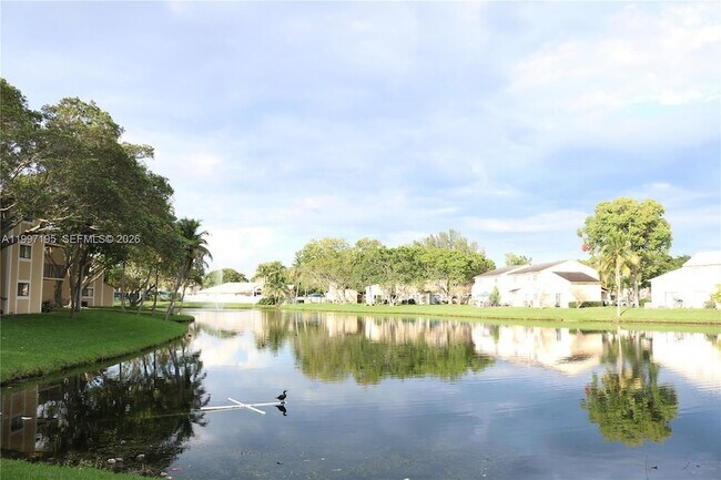 Building Photo - 9491 Palm Cir S