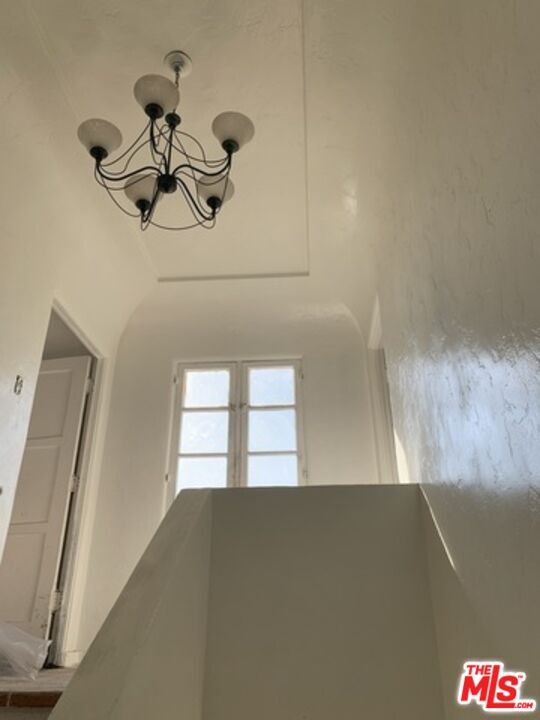 Building Photo - 627 W 79th St