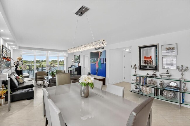Building Photo - 9250 W Bay Harbor Dr