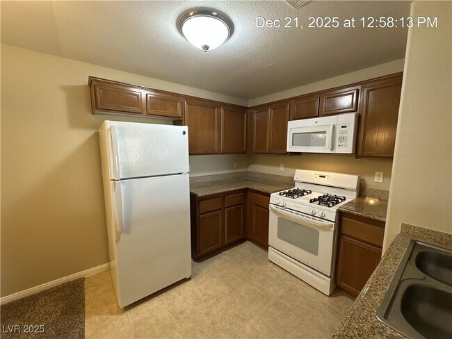 Building Photo - 7701 W Robindale Rd