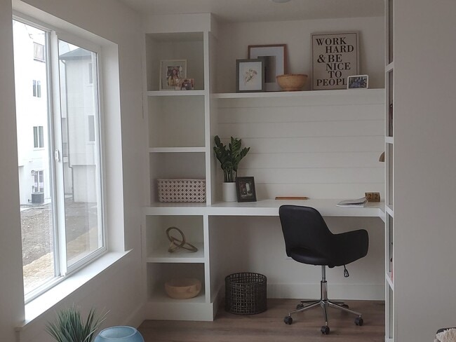 Building Photo - Townhome with Rooftop Balcony in Prime American Fork Location