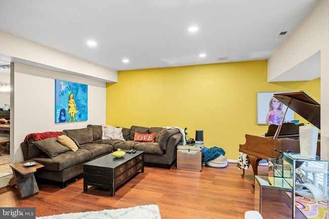 Building Photo - 1410 Chanticleer