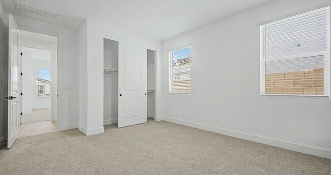 Building Photo - Alovita North 4 bedroom 3 baths