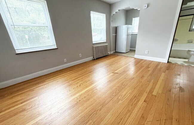 Building Photo - 960 Ludlow Ave