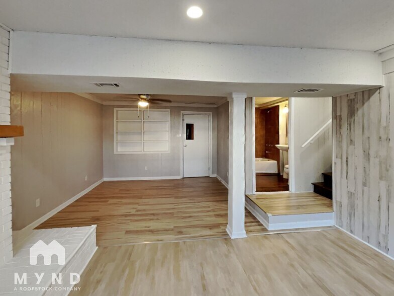 Building Photo - 3022 Debra Dr