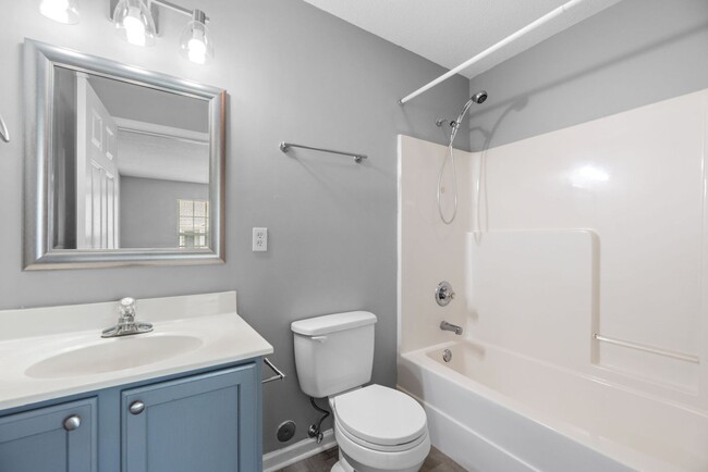 Building Photo - Updated One Level 2 Bedroom / 2 Full Bath ...