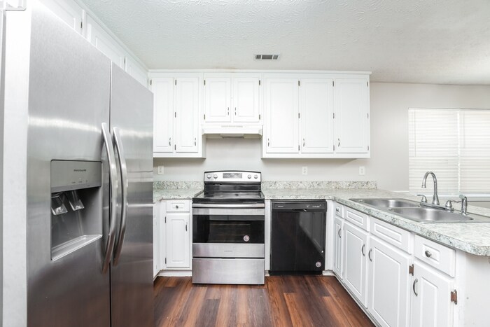 Building Photo - 818 Burton Ridge Dr