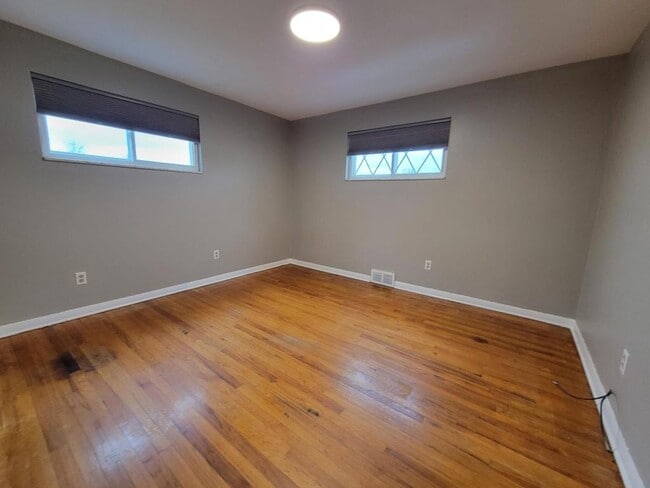 Building Photo - 137 Rosemont Dr