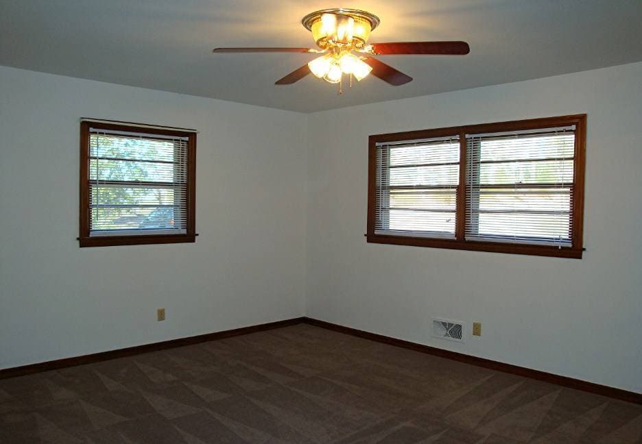 Building Photo - 3820 Orchard Rd SE