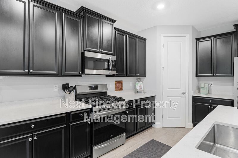 Building Photo - 171 Killarney Ave