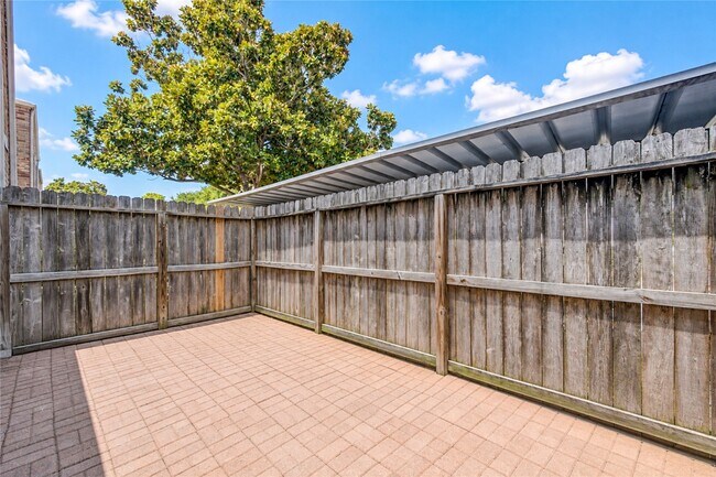 Building Photo - 3741 Thistlemont Dr