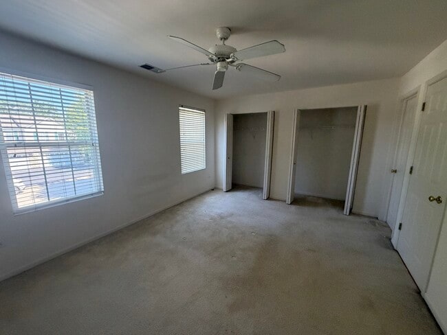 Building Photo - 2503 Oak Tree Ln