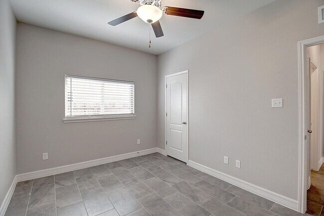 Building Photo - 7530 Sable Creek Dr