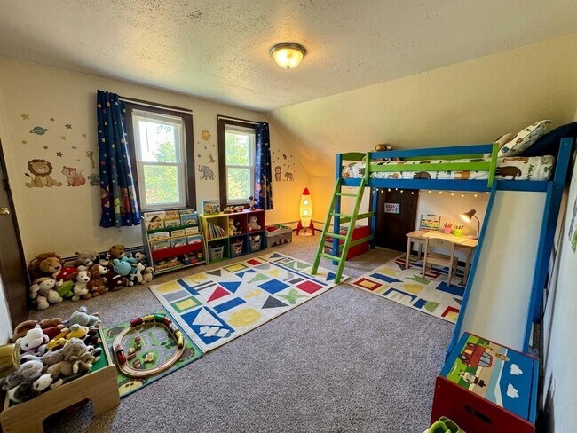 Building Photo - 3630 Colebrook Rd