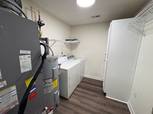 Building Photo - 731 Harts Cove Way