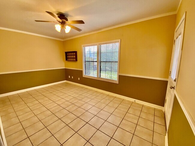 Building Photo - Easy Living, Inside and Out