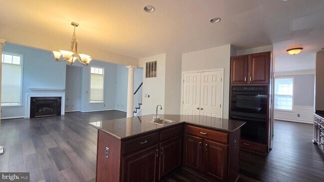 Building Photo - 7659 Shuttington Dr