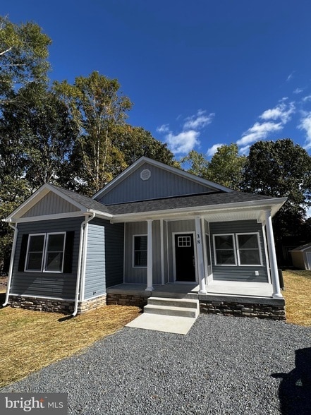 Building Photo - 38 Meadow View Ln