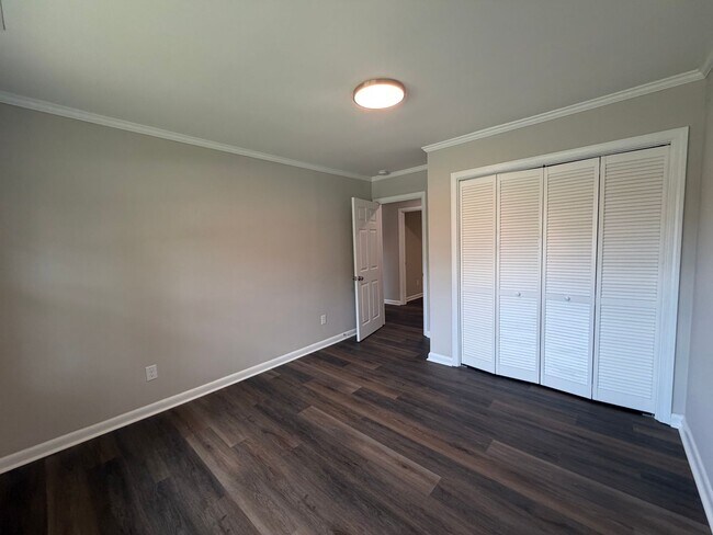 Building Photo - 228 College Dr