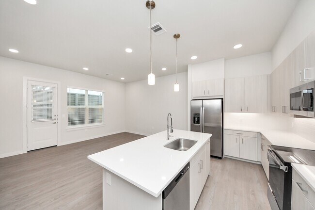 Building Photo - 22019 Ferguson Mdw Ln