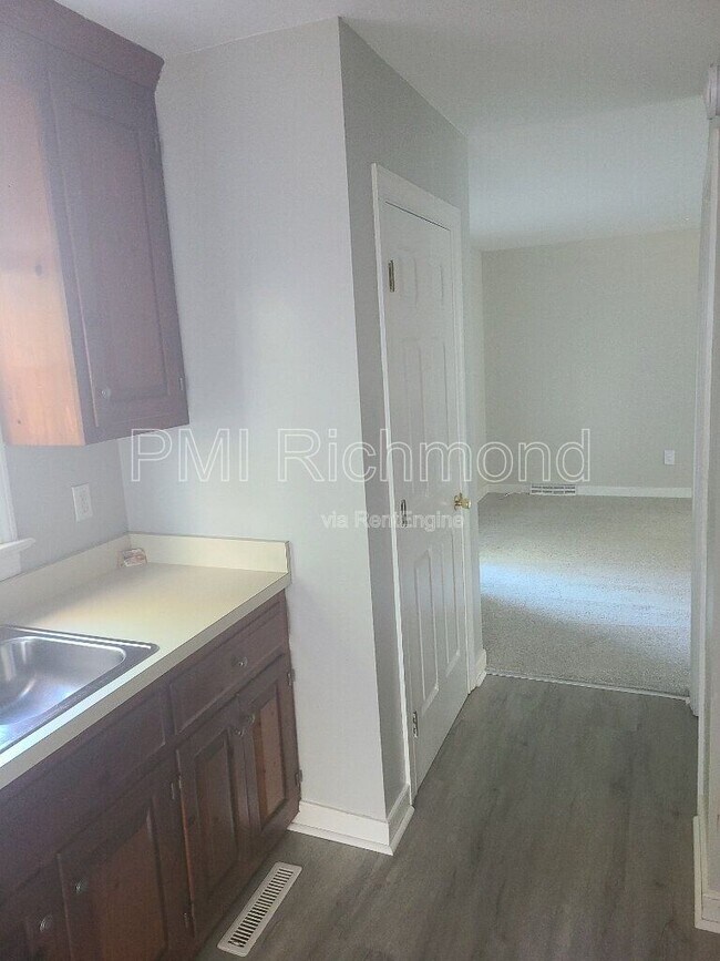 Building Photo - 7172 Mill Valley Rd