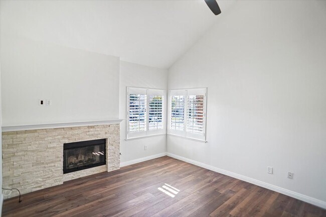 Building Photo - 27221 Camden Pl