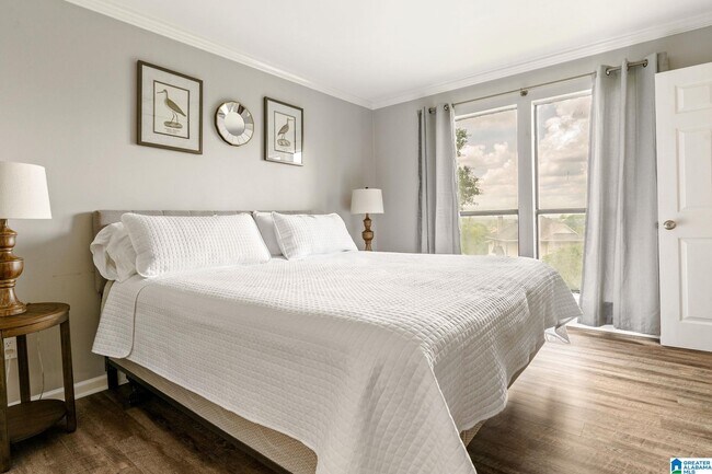 Building Photo - 1909 16th Ave S