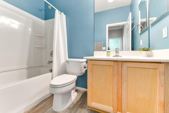 Building Photo - 2313 N Presidential Dr