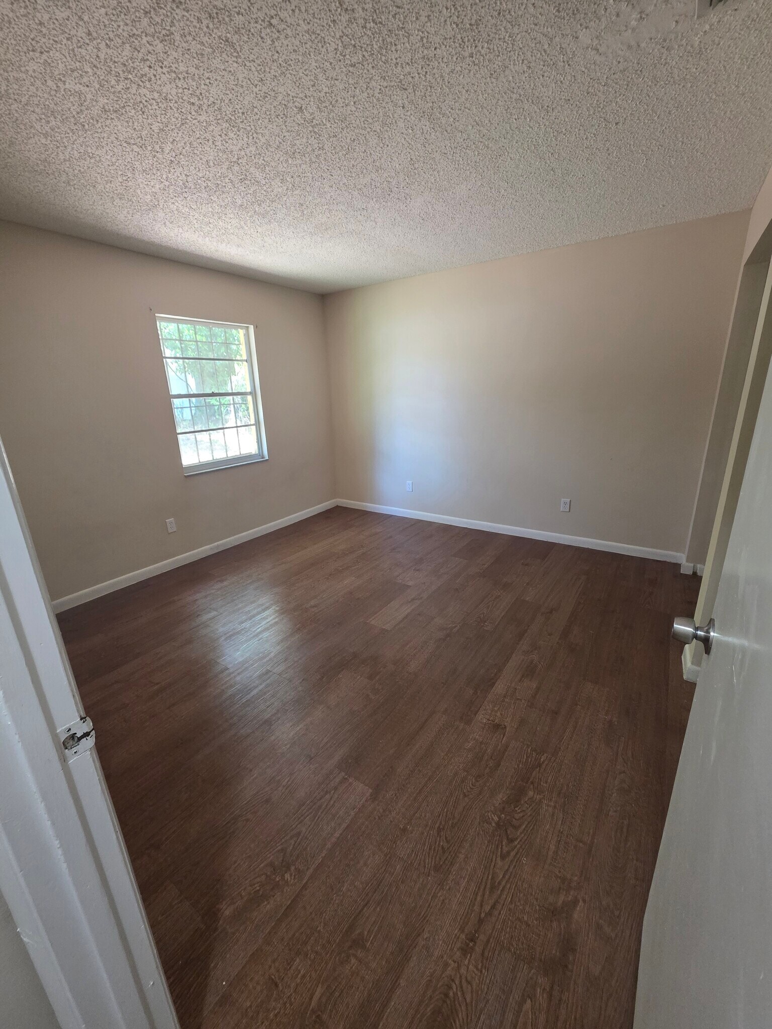 Building Photo - 2900 SE 50th Ct