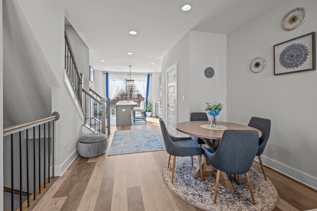 Building Photo - 644 W End Dr