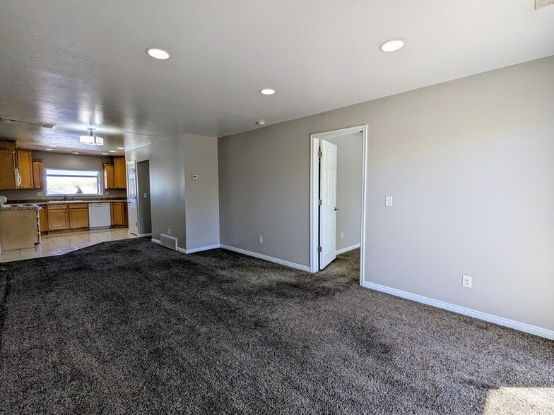 Building Photo - 2785 W 5525 S