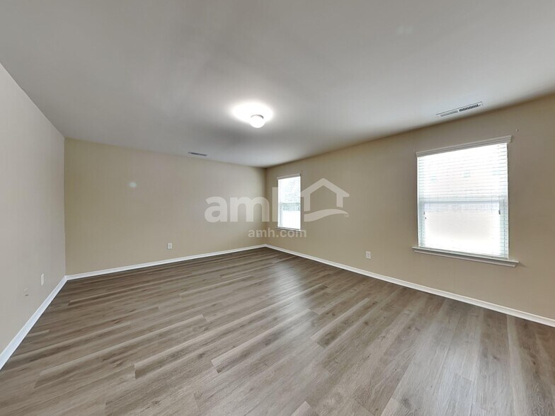 Building Photo - 84 Yarmouth Dr