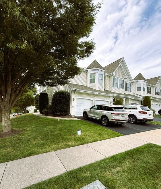 Building Photo - 240 Honey Hollow Ln