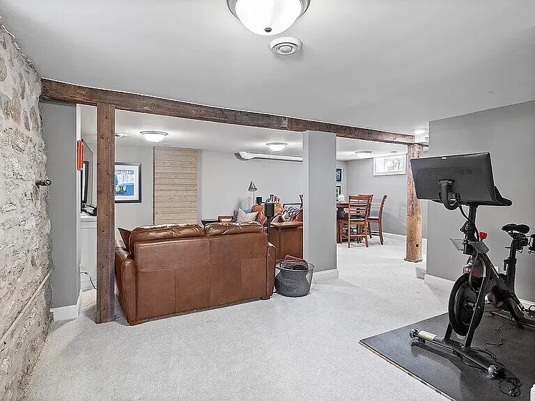Building Photo - 250 3rd St