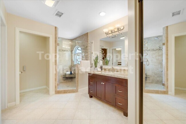 Building Photo - ***Beautiful 3 bed / 2.5 bath / 1,975 sqft House in the Vista/Shadowridge Neighborhood - Availabl...
