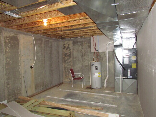 Building Photo - 23568 Roulette Rd